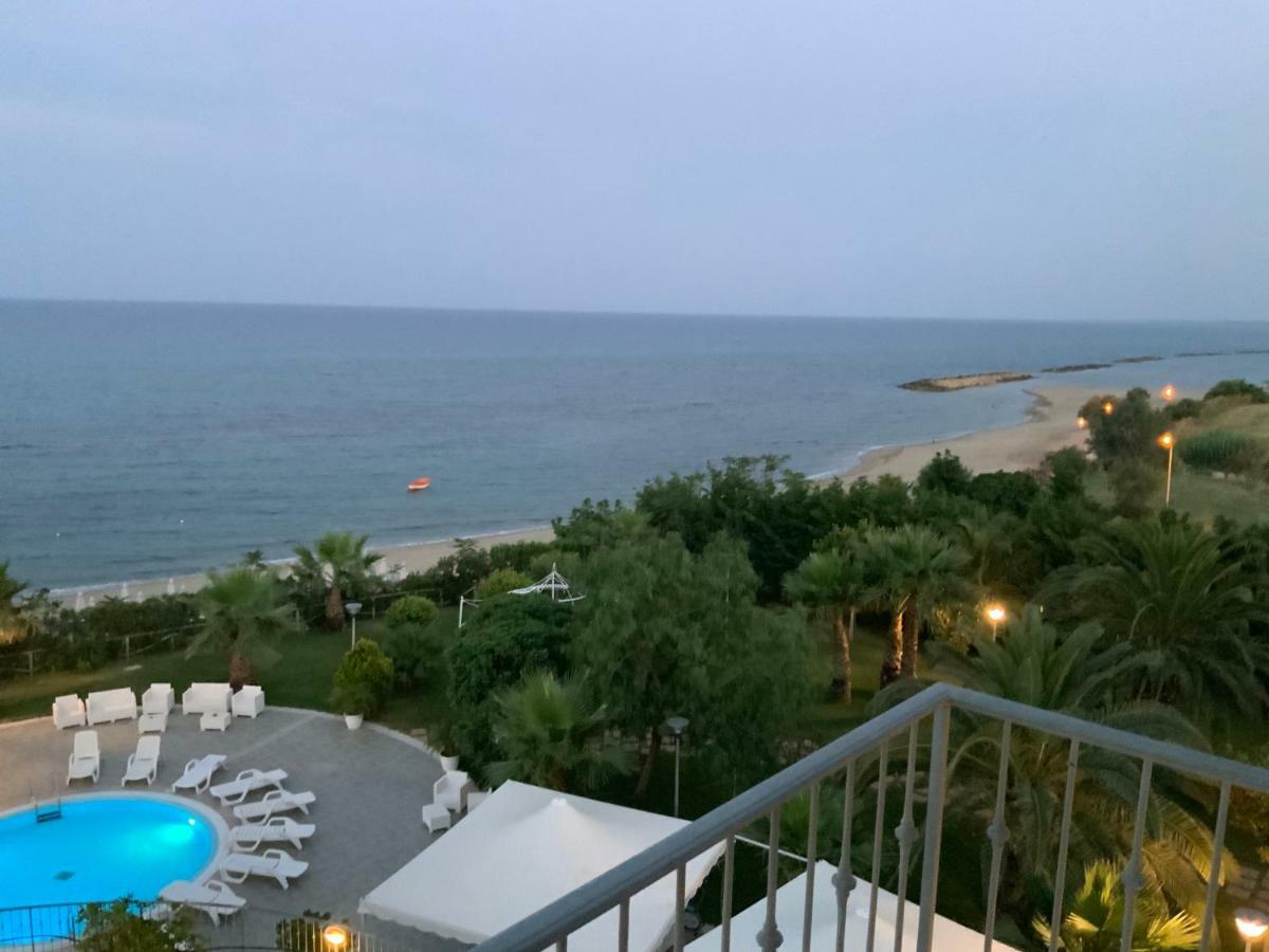 Grand Hotel Balestrieri Torre Melissa エクステリア 写真